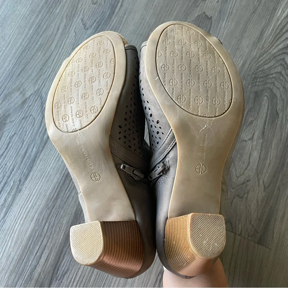 Giani Bernini Gray Perforated Ankle Booties Chunky Heel Women’s 7.5 - Picture 12 of 14
